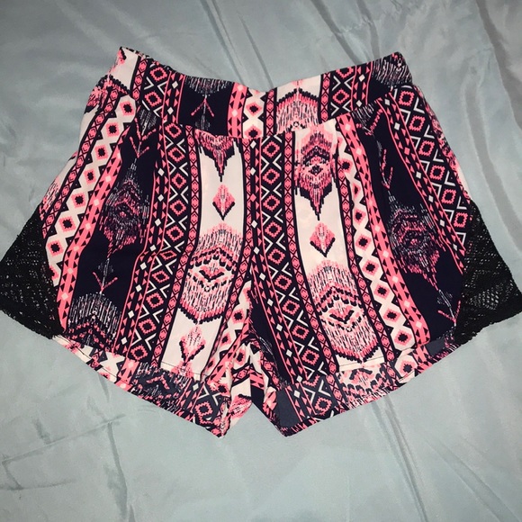 Discreet Pants - Boho shorts